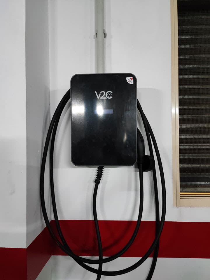 Instalación de cargador eléctrico en interior